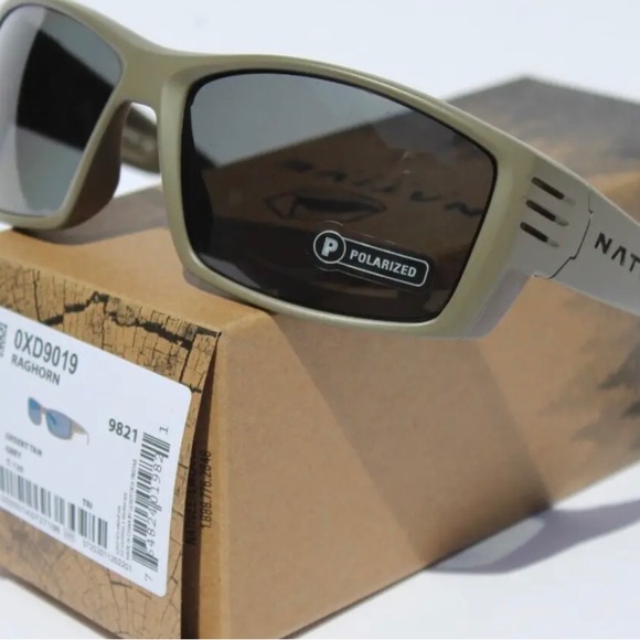 Native Ashdown Wood Polarized Sunglasses with case - Picture 2 of 3